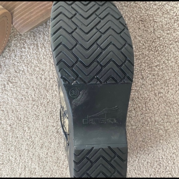 Dansko! Size 39 shoes! Barely worn! Gorgeous! Just too big on me, I need a 38 - Picture 2 of 3